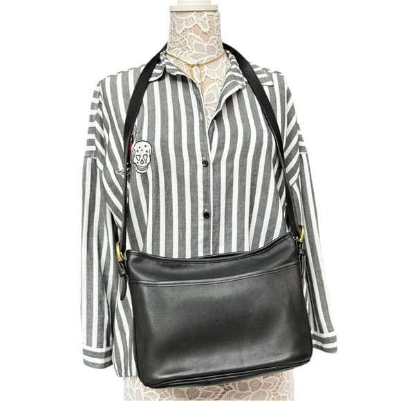 Vintage 90s Coach Worth Bag 4143 Black Glove-Tanned Leather Shoulder Bag - Picture 8 of 17